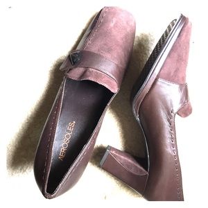 Aerosoles Women’s brown heels.